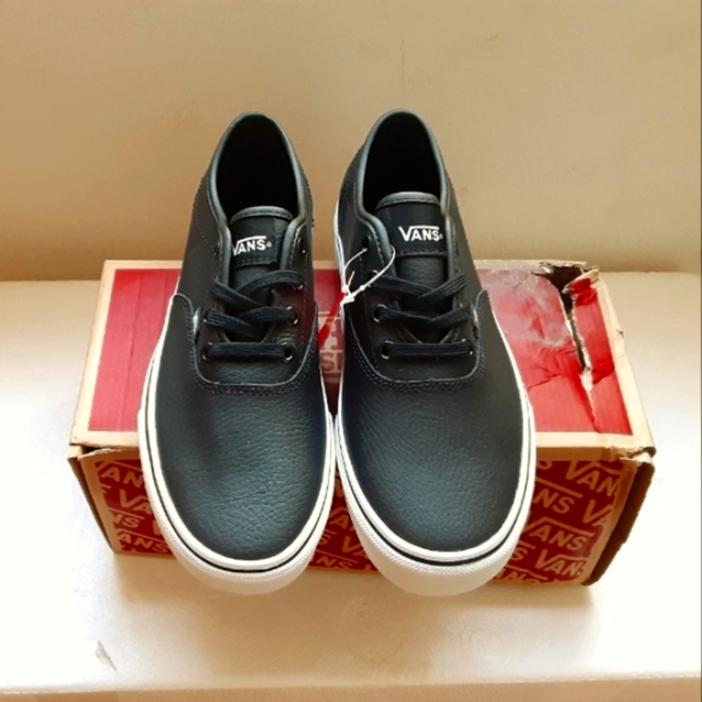 Vans - Picture 2 of 4